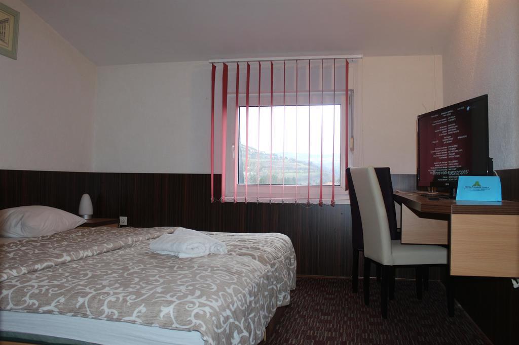 Hotel Piramida Sunca Visoko Exteriör bild